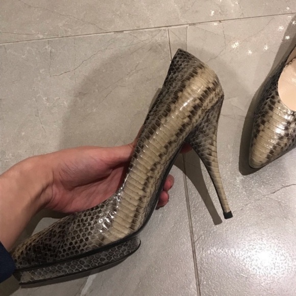 Authentic Oscar de la Renta Snakeskin Pumps - Picture 4 of 10